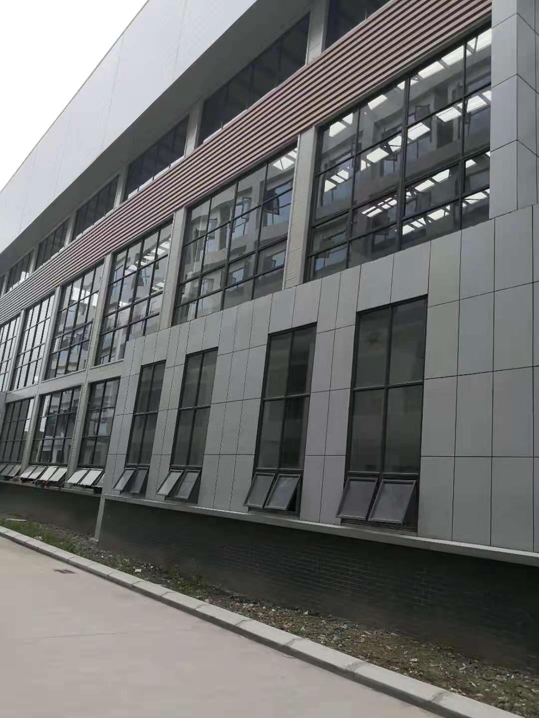 70系列彩钢上悬窗